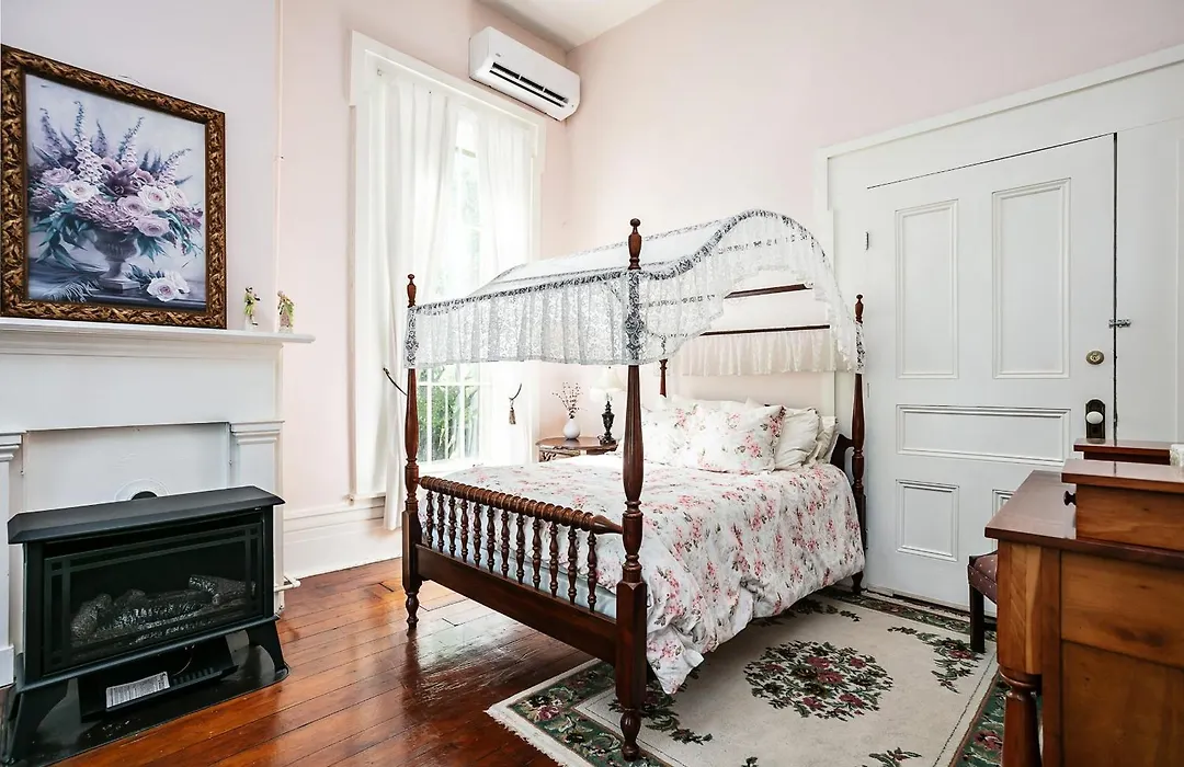 Maple Hill Manor Bed & Breakfast-1
